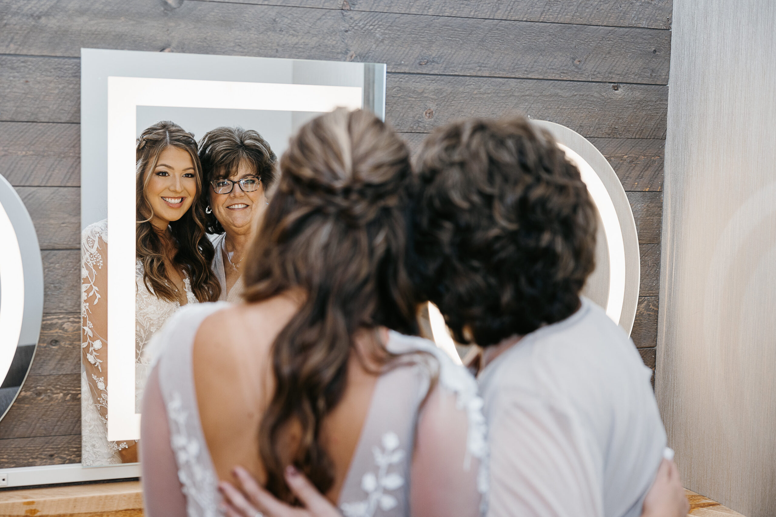 Discover the role of parents in wedding planning and learn how to support without overwhelming. Get practical tips for effective family involvement in wedding preparations.